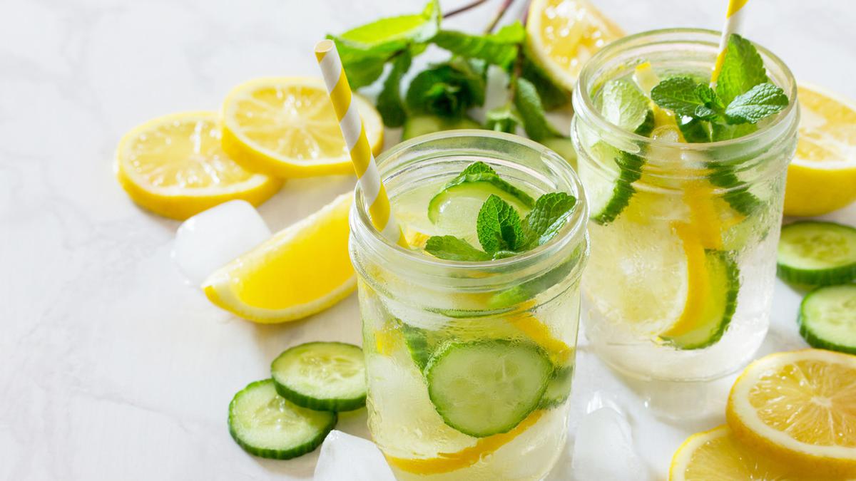 Cara Membuat Infused Water Lemon Dan Timun Untuk Detoks